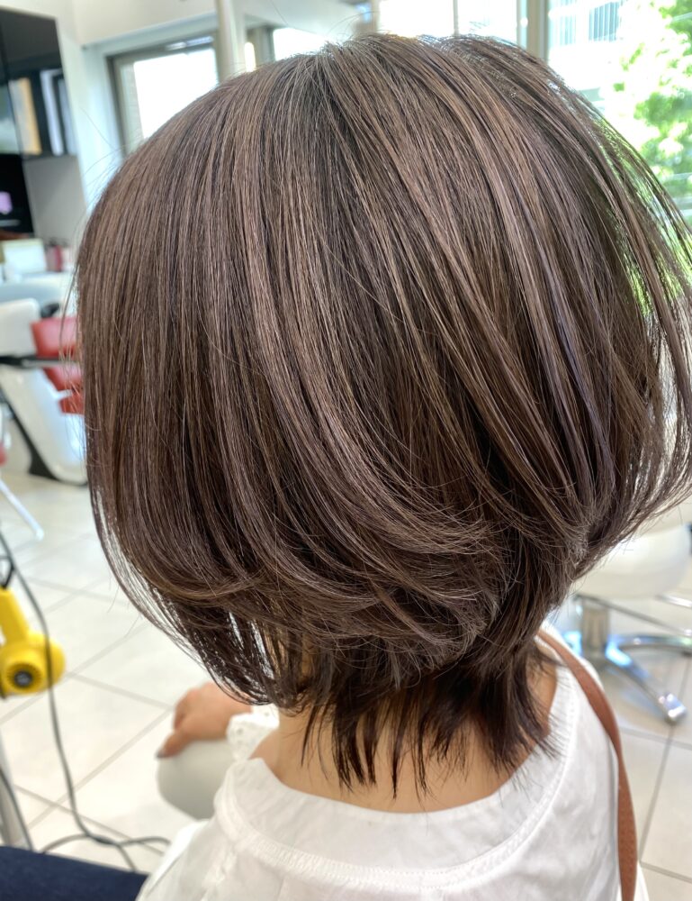 ハイカラーのミディアムショート
