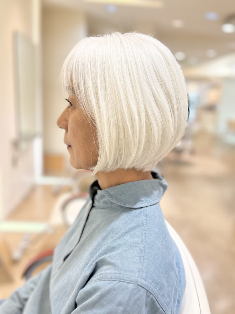 白髪を活かしたナチュラルボブ