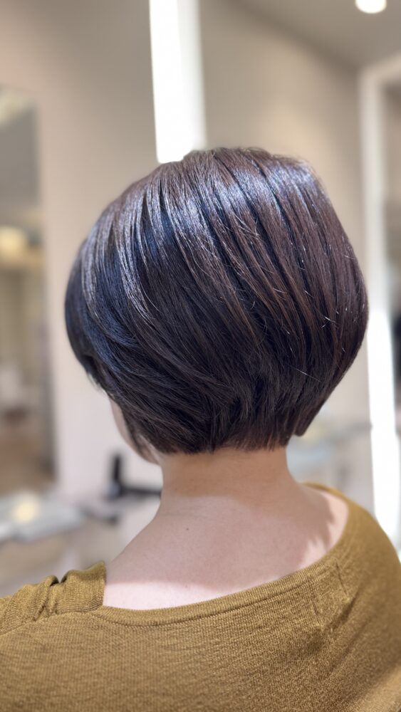 首元を美しく見せる美フォルム・ショートボブ