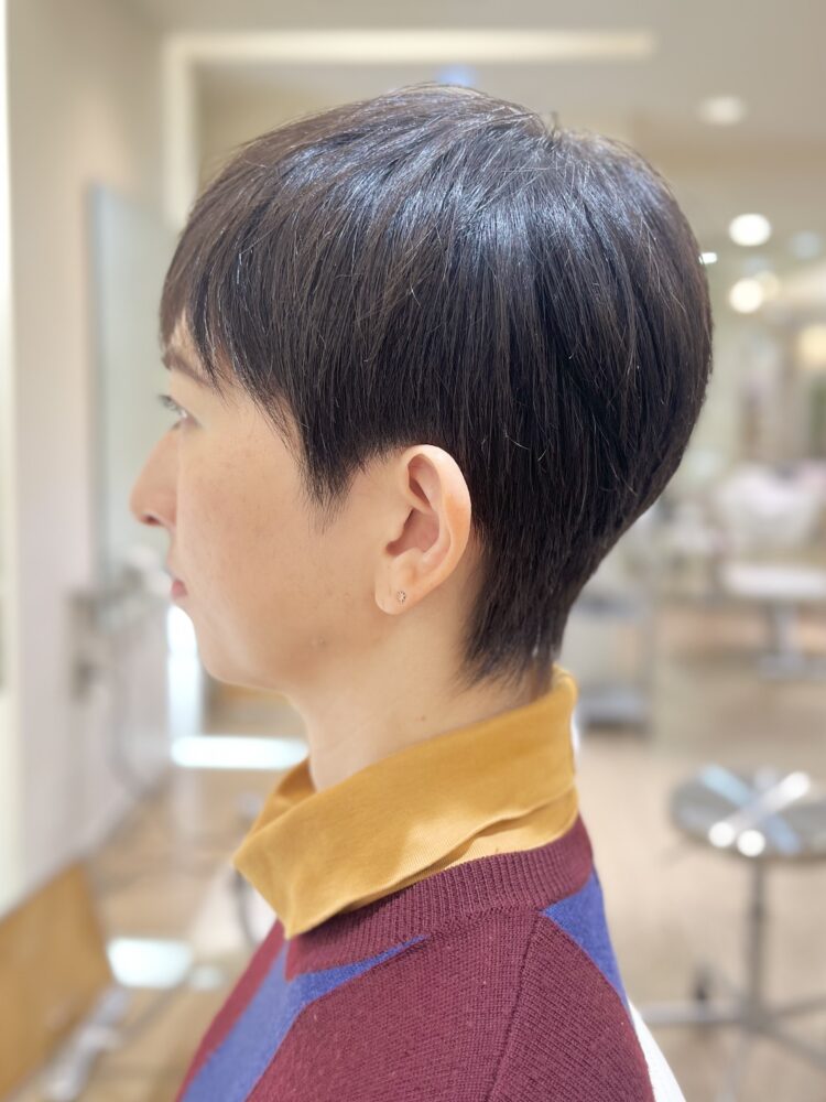横顔で差が出るショートヘア